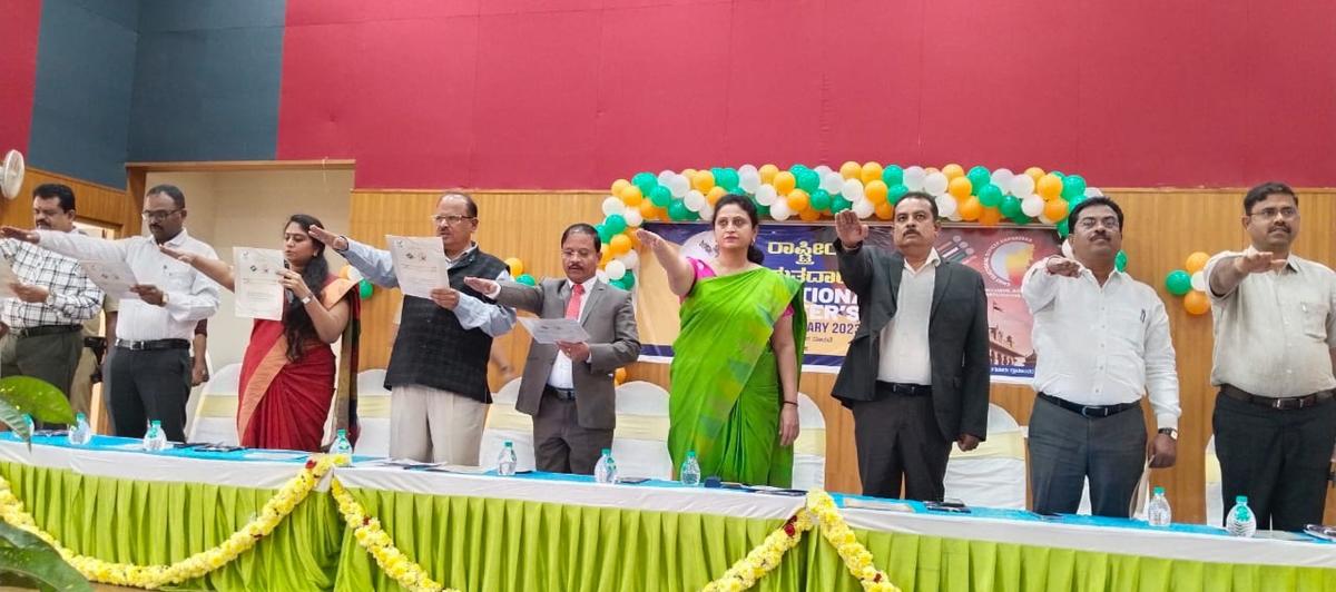 ಜನತಂತ್ರ ಸದೃಢಕ್ಕೆ ಮತದಾನ ಮದ್ದು: ಜಿಲ್ಲಾಧಿಕಾರಿ ಆರ್‌. ಲತಾ