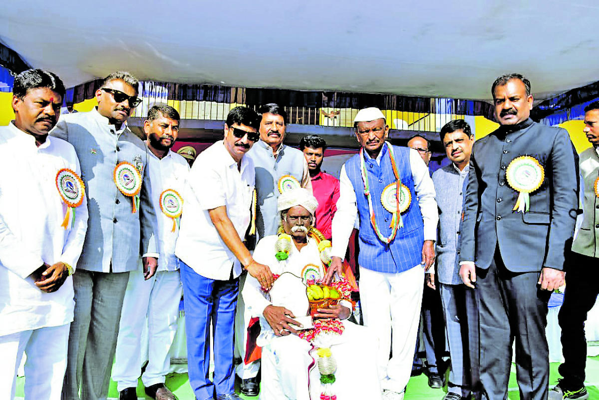 ದೇಶ ಮನ್ನಡೆಸಿದ ನಾಯಕರ ಗೌರವಿಸೋಣ ಸಚಿವ ಎಂ.ಟಿ.ಬಿ. ನಾಗರಾಜ್