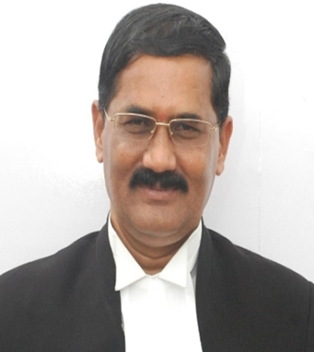 ಸಮವಸ್ತ್ರಕ್ಕೆ ಕಾಸಿಲ್ಲವೇ? ಹೈಕೋರ್ಟ್‌ ತರಾಟೆ