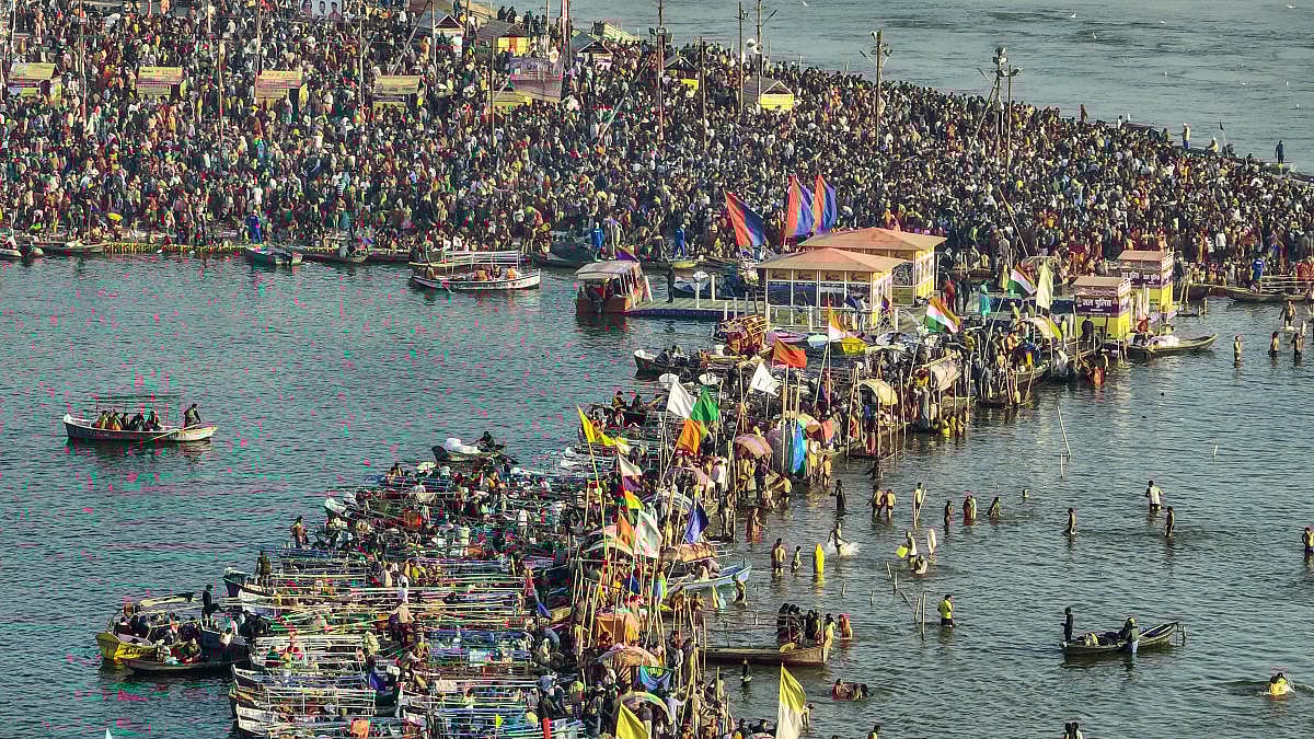 Maha Kumbh: ಮಾಘಿ ಹುಣ್ಣಿಮೆ; ತ್ರಿವೇಣಿ ಸಂಗಮದಲ್ಲಿ ಮಿಂದೆದ್ದ ಲಕ್ಷಾಂತರ ಭಕ್ತರು