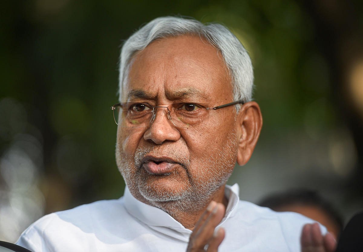 ಮಹಿಳೆಯರ ಬಗ್ಗೆ ನಿತೀಶ್ ಮಾತು: ರೇಖಾ ಶರ್ಮ, ಪ್ರಿಯಾಂಕಾ ಚತುರ್ವೇದಿ ನಡುವೆ ಜಟಾಪಟಿ