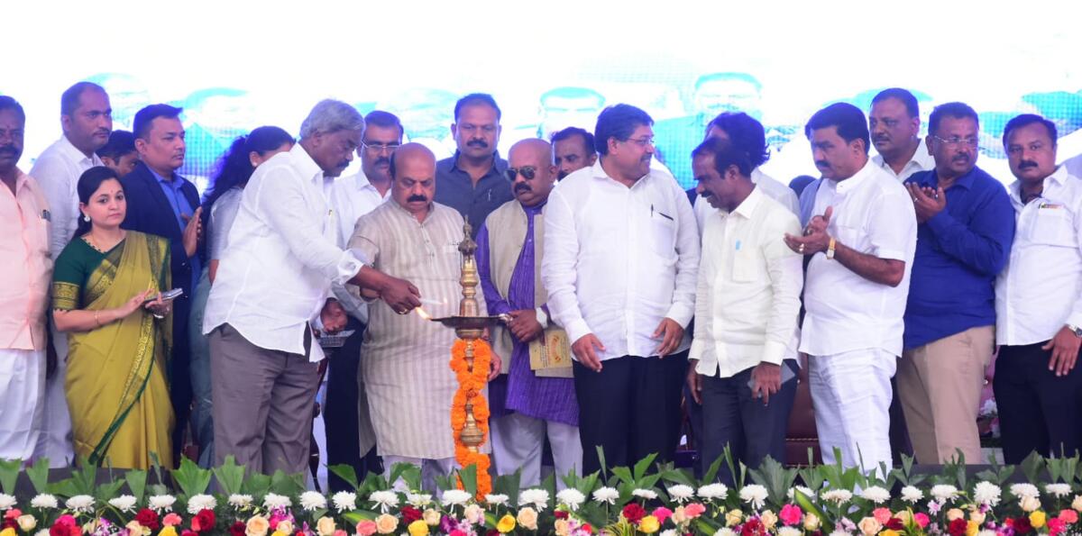 ಹೊಳಲ್ಕೆರೆ| ಸರ್ಕಾರಿ ಫಲಾನುಭವಿಗಳ ಸಮಾವೇಶ ಉದ್ಘಾಟಿಸಿದ ಬಸವರಾಜ ಬೊಮ್ಮಾಯಿ