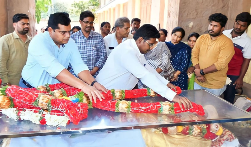ಬಳ್ಳಾರಿ: ಸರ್ಕಾರಿ ಗೌರವಗಳೊಂದಿಗೆ ನಾಡೋಜ ಬೆಳಗಲ್ಲು ವೀರಣ್ಣ ಅಂತ್ಯಕ್ರಿಯೆ
