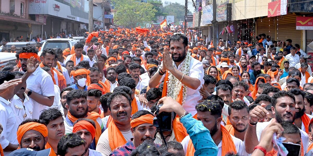 ಪುತ್ತೂರು | ಪುತ್ತಿಲ ನಾಮಪತ್ರ ಸಲ್ಲಿಕೆಗೆ ಸಾವಿರಾರು ಅಭಿಮಾನಿಗಳ ಸಾಥ್‌