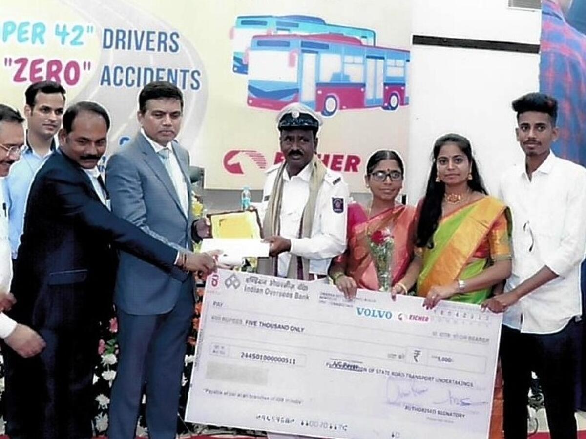 ಸಾರಿಗೆ ಸಂಸ್ಥೆ ಚಾಲಕ ಸೋಮನಕಟ್ಟಿಗೆ ಪ್ರಶಸ್ತಿ