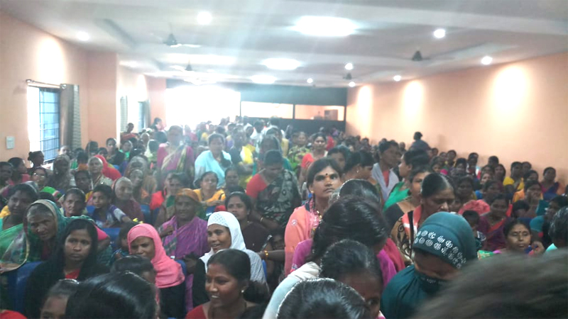 ಕಾರ್ಯಕ್ರಮದಲ್ಲಿ ನೂರಾರು ಮಹಿಳೆಯರು