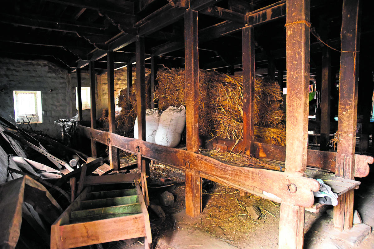 ದನ ಕಟ್ಟುತ್ತಿದ್ದ ಕೊಟ್ಟಿಗೆ