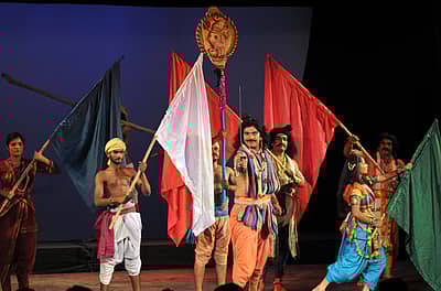 ಕೇಂದ್ರ ಸಂಸ್ಕೃತಿ ಸಚಿವಾಲಯವು ನಗರದ ಸೇವಾಸದನ ರಂಗಮಂದಿರದಲ್ಲಿ ಬುಧವಾರ ಆಯೋಜಿಸಿದ್ದ ನಾಟಕೋತ್ಸವದಲ್ಲಿ ಕಲಾವಿದರು ಪ್ರದರ್ಶಿಸಿದ ‘ಸಾಮ್ರಾಟ್‌ ಶ್ರೀಪುರುಷ’ ನಾಟಕದ ಒಂದು ದೃಶ್ಯ
