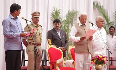 ರಮೇಶ್‌ ಜಾರಕಿಹೊಳಿ ಪ್ರಮಾಣ ವಚನ ಸ್ವೀಕಾರ