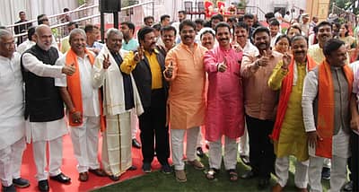 ಸಚಿವ ಸಂಪುಟಕ್ಕೆ ಸೇರಿದ ಖುಷಿಯಲ್ಲಿ ಶಾಸಕರು