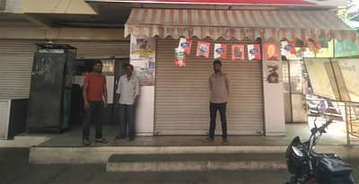 ಮೈಸೂರಿನಲ್ಲಿ ಬೇಕರಿ, ಚಹಾದಂಗಡಿಗಳನ್ನು ಮುಚ್ಚಿಸಿದ ಪೊಲೀಸರು