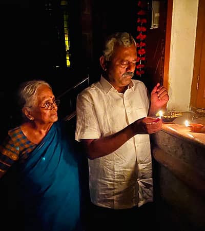 ಸಚಿವ ಎಸ್‌.ಟಿ.ಸೋಮಶೇಖರ್ ಹಣತೆ ಬೆಳಗಿದರು