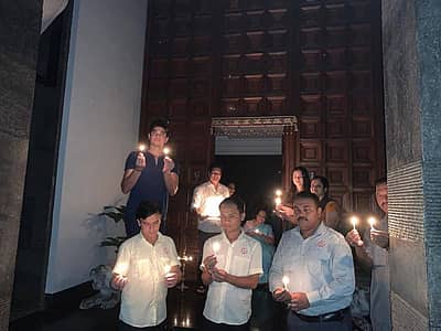 ಕುಟುಂಬದೊಂದಿಗೆ ದೀಪ ಬೆಳಗಿದ ಸಚಿನ್‌ ತೆಂಡೂಲ್ಕರ್‌