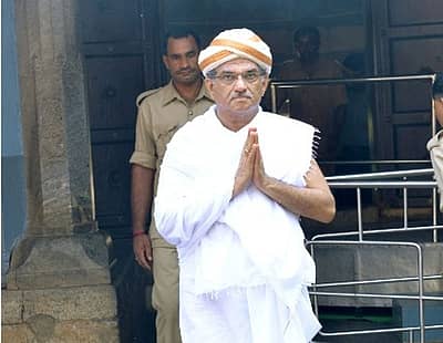 ಧರ್ಮಸ್ಥಳದ ಧರ್ಮಾಧಿಕಾರಿ ವೀರೇಂದ್ರ ಹೆಗ್ಗಡೆ ಅವರು ದೇವರ ದರ್ಶನ ಪಡೆದರು