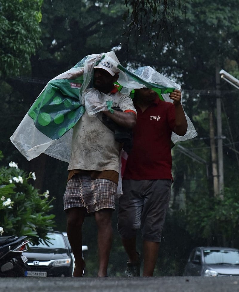 ಕವನ: ಮಳೆ ಚಿತ್ರಗಳು