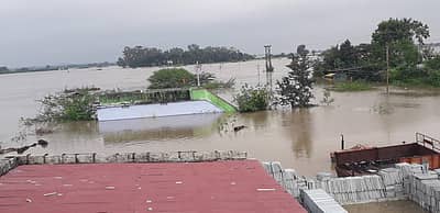 ಕಲಬುರ್ಗಿ ಜಿಲ್ಲೆ ವಾಡಿ ಬಳಿಯ ಭೀಮಾ ನದಿಯ ಪ್ರವಾಹಕ್ಕೆ ನಲುಗಿದ ಕಡಬೂರು ಸಂಪೂರ್ಣ ಜಲಾವೃತವಾಗಿರುವ ದೃಶ್ಯ