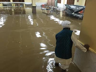 ಆರ್ ಆರ್ ನಗರದಲ್ಲಿ ಮೀನಾಕ್ಷಿ ಕಲ್ಯಾಣ ಮಂಟಪದೊಳಗೆ ನೀರು ನುಗ್ಗಿರುವುದು