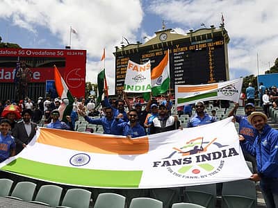 ಕೋವಿಡ್ ಲಾಕ್‌ಡೌನ್ ಬಳಿಕ ಸ್ಟೇಡಿಯಂಗೆ ಮರಳಿರುವ ಅಭಿಮಾನಿಗಳು