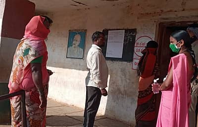 ಶಹಾಪುರ, ಸುರಪುರ, ಹುಣಸಗಿ ತಾಲ್ಲೂಕಿನಲ್ಲಿ ಮೊದಲ ಹಂತದ ಮತದಾನ ಆರಂಭ