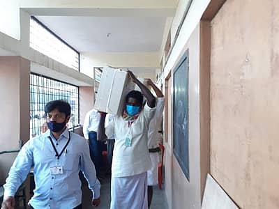 ಬಳ್ಳಾರಿ ಮತ ಎಣಿಕೆ‌ ಕೊಠಡಿಗಳಿಗೆ ಮತಪತ್ರಗಳ ಪೆಟ್ಟಿಗೆ ರವಾನೆ