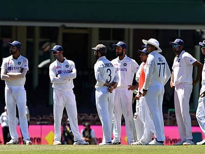 ಪಾನಮತ್ತರಾದ ಪ್ರೇಕ್ಷಕರಿಂದ ಅಸಭ್ಯ ವರ್ತನೆ