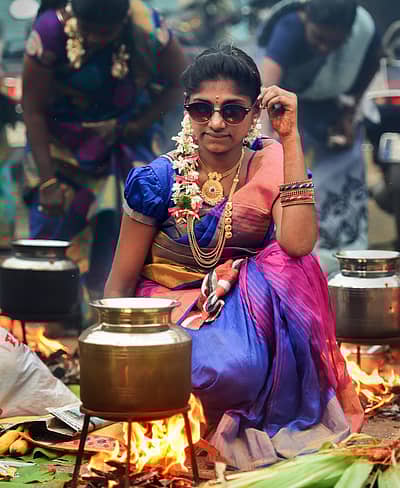 ಮುಂಬೈನ ಧಾರಾವಿಯಲ್ಲಿ ಪೊಂಗಲ್‌ ನಿಮಿತ್ತ ಸಿಹಿತಿಂಡಿ ತಯಾರಿಸುತ್ತಿರುವ ಯುವತಿ