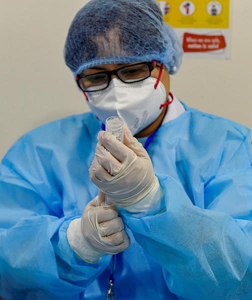 ಕೋವಿಡ್ ಲಸಿಕೆ ಅಡ್ಡ ಪರಿಣಾಮ: ವಿಸ್ತೃತ ಅಧ್ಯಯನ ಅಗತ್ಯ