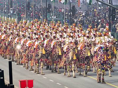 ಗಡಿ ಕಾಯುವ ಬಿಎಸ್‌ಎಫ್ ಯೋಧರ ಪಥ ಸಂಚಲನ