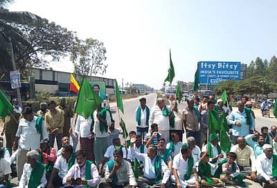 ಮಂಡ್ಯ ಹೊರವಲಯ ವಿ.ಸಿ.ಫಾರಂ ಗೇಟ್ ಬಳಿ ಬೆಂಗಳೂರು- ಮೈಸೂರು ರಾಷ್ಟ್ರೀಯ ಹೆದ್ದಾರಿ ತಡೆ