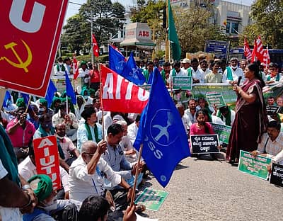 ಮೈಸೂರು: ಕೊಲಂಬಿಯಾ ಏಷಿಯಾ ಆಸ್ಪತ್ರೆ ಸಮೀಪ ಮೈಸೂರು ಬೆಂಗಳೂರು ಹೆದ್ದಾರಿ, ರಿಂಗ್ ರಸ್ತೆ ತಡೆದು ಪ್ರತಿಭಟನೆ