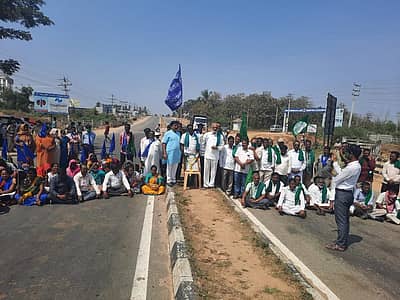 ಶಿವಮೊಗ್ಗದಲ್ಲಿ ಹೆದ್ದಾರಿಗಳಲ್ಲಿ ವಾಹನ ತಡೆದು ಪ್ರತಿಭಟಿಸಿದ ರೈತರು