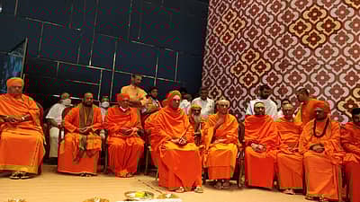 ಸಮಾರಂಭದಲ್ಲಿ ಸ್ವಾಮೀಜಿಗಳು