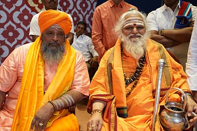 ಸಮಾರಂಭದಲ್ಲಿ ಸ್ವಾಮೀಜಿಗಳು