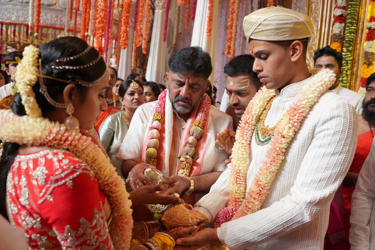 PHOTOS: ಪ್ರೇಮಿಗಳ ದಿನದಂದು ಡಿಕೆಶಿ ಪುತ್ರಿ ಐಶ್ವರ್ಯಾ- ಅಮರ್ತ್ಯ ಹೆಗ್ಡೆ ಮದುವೆ ಸಂಭ್ರಮ