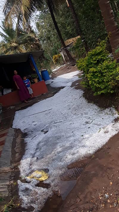 ಎಲ್ಲಿ ನೋಡಿದರೂ ರಾಶಿ ರಾಶಿ ಆಲಿಕಲ್ಲು