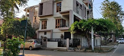 ಎಸಿಬಿ ಅಧಿಕಾರಿಗಳು ದಾಳಿ ನಡೆಸಿದ ಅಧಿಕಾರಿಯೊಬ್ಬರ ಮನೆ