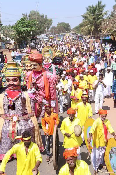 ಮೆರವಣಿಗೆಯಲ್ಲಿ ಪಾಲ್ಗೊಂಡಿದ್ದ ಕಲಾತಂಡಗಳು