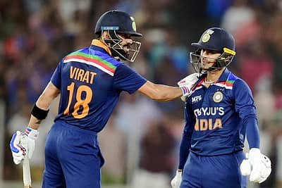ಭಲೇ ಭೇಷ್; ಇಶಾನ್ ಅವರನ್ನು ಅಭಿನಂದಿಸುತ್ತಿರುವ ವಿರಾಟ್