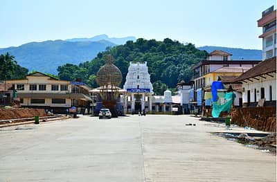 ಸದಾ ಜನರಿಂದ ಗಿಜಿಗುಡುತ್ತಿದ್ದ ಪ್ರಸಿದ್ಧ ಕ್ಷೇತ್ರ ಕುಕ್ಕೆ ಸುಬ್ರಹ್ಮಣ್ಯದ ರಥಬೀದಿ ಖಾಲಿಯಾಗಿದೆ