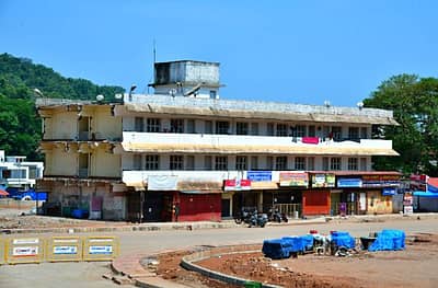ಸದಾ ಜನರಿಂದ ಗಿಜಿಗುಡುತ್ತಿದ್ದ ಪ್ರಸಿದ್ಧ ಕ್ಷೇತ್ರ ಕುಕ್ಕೆ ಸುಬ್ರಹ್ಮಣ್ಯದ ರಥಬೀದಿ ಖಾಲಿಯಾಗಿದೆ
