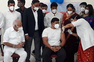 18 ವರ್ಷ ದಾಟಿದವರಿಗೆ ಕೋವಿಡ್ ಲಸಿಕೆ ನೀಡಿಕೆಗೆ ಚಾಲನೆ – ಪ್ರಜಾವಾಣಿ ಚಿತ್ರ