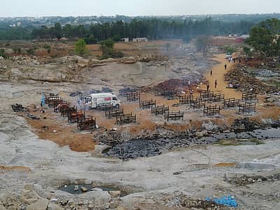 ಚನ್ನೇನಹಳ್ಳಿ ಗ್ರಾಮ ಪಂಚಾಯಿತಿ ವ್ಯಾಪ್ತಿಯ ಗಿಡ್ಡೇನಹಳ್ಳಿಯಲ್ಲಿ ಆರಂಭಿಸಲಾಗಿರುವ ಚಿತಾಗಾರದಲ್ಲಿ ಮಂಗಳವಾರ ಅಂತ್ಯಸಂಸ್ಕಾರಕ್ಕೆ ತಯಾರಿ ನಡೆಸುತ್ತಿರುವ ದೃಶ್ಯ.