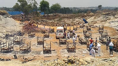 ಚನ್ನೇನಹಳ್ಳಿ ಗ್ರಾಮ ಪಂಚಾಯಿತಿ ವ್ಯಾಪ್ತಿಯ ಗಿಡ್ಡೇನಹಳ್ಳಿಯಲ್ಲಿ ಆರಂಭಿಸಲಾಗಿರುವ ಚಿತಾಗಾರದಲ್ಲಿ ಮಂಗಳವಾರ ಅಂತ್ಯಸಂಸ್ಕಾರಕ್ಕೆ ತಯಾರಿ ನಡೆಸುತ್ತಿರುವ ದೃಶ್ಯ.