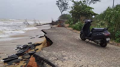 ಚಿತ್ರಾಪುರದಲ್ಲಿ ಕಡಲ್ಕೊರೆತ