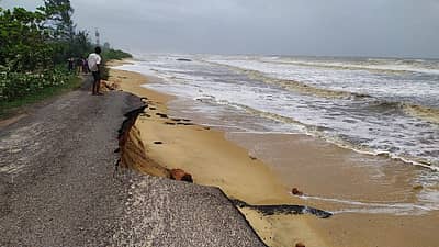 ಅಲೆಗಳ ಅಬ್ಬರ