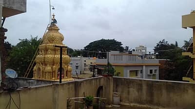 ಭಾನುವಾರ ಬೆಳಿಗ್ಗೆಯಿಂದ ಹುಬ್ಬಳ್ಳಿಯಲ್ಲಿ ಮಳೆಯಾಗುತ್ತಿದೆ.