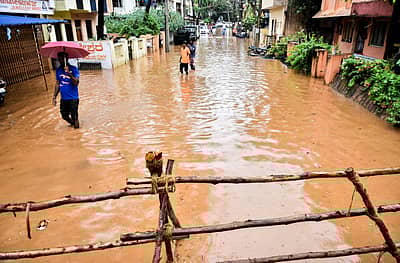 ತಗ್ಗು ಪ್ರದೇಶ ಜಲಾವೃತಗೊಂಡಿರುವ ದೃಶ್ಯ