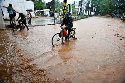 ತಗ್ಗು ಪ್ರದೇಶ ಜಲಾವೃತಗೊಂಡಿರುವ ದೃಶ್ಯ