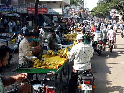 ಕೋವಿಡ್‌–19 ನಿಯಂತ್ರಣಕ್ಕಾಗಿ ಮುಂದಿನ 2 ದಿನ ಮತ್ತೆ ಸಂಪೂರ್ಣ ಲಾಕ್‌ಡೌನ್ ಜಾರಿಗೊಳಿಸಲಾಗಿದೆ.