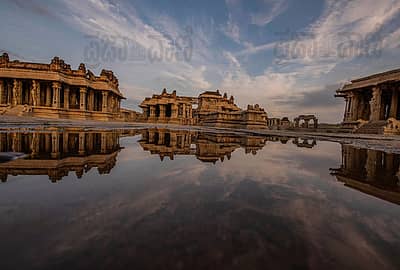 ಮಳೆ‌ ನೀರಿನಲ್ಲಿ ಸಪ್ತಸ್ವರ ಮಂಟಪ‌ದ ಪ್ರತಿಬಿಂಬ ಕಂಡಿದ್ದು ಹೀಗೆ –ಚಿತ್ರ: ರಾಚಯ್ಯ ಎಸ್.‌ಸ್ಥಾವರಿಮಠ